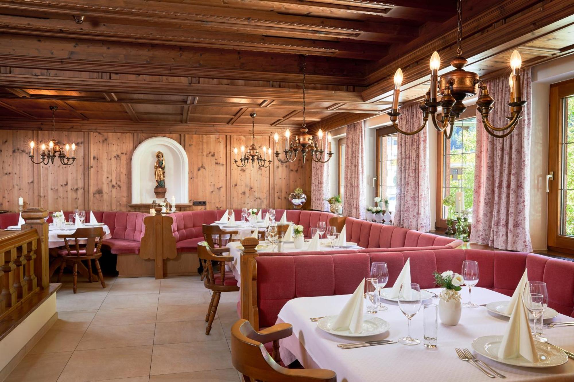 מאיירהופן Hotel Alpenhof Kristall מראה חיצוני תמונה