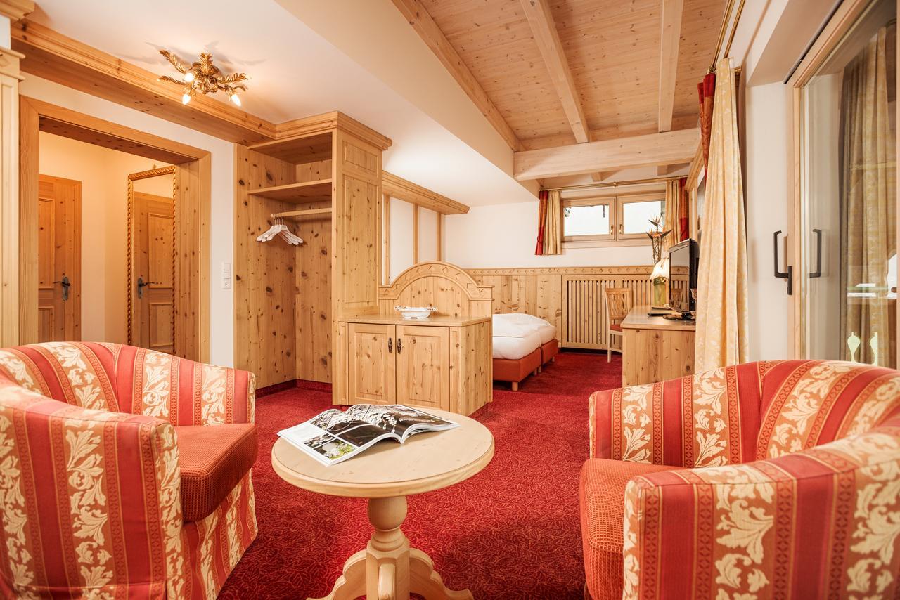 מאיירהופן Hotel Alpenhof Kristall מראה חיצוני תמונה